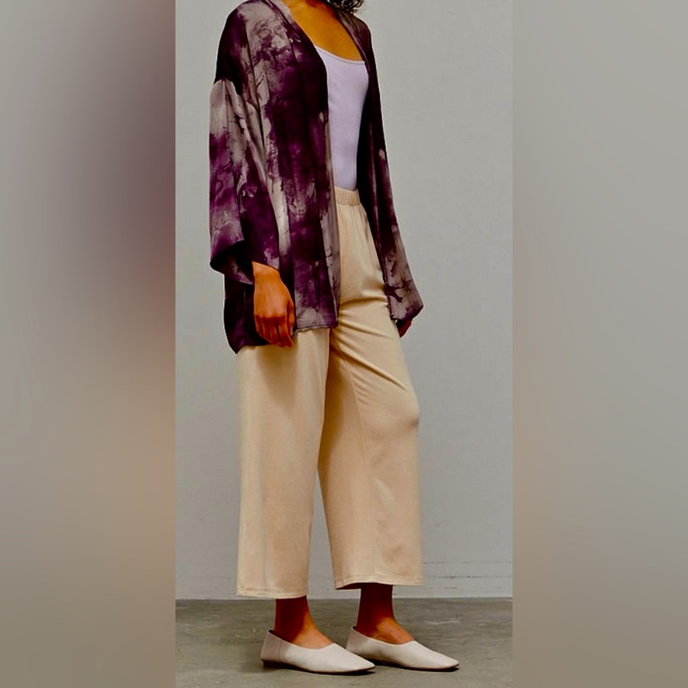 NEW without tags Gorgeous silky feel kimono in muted purples size L